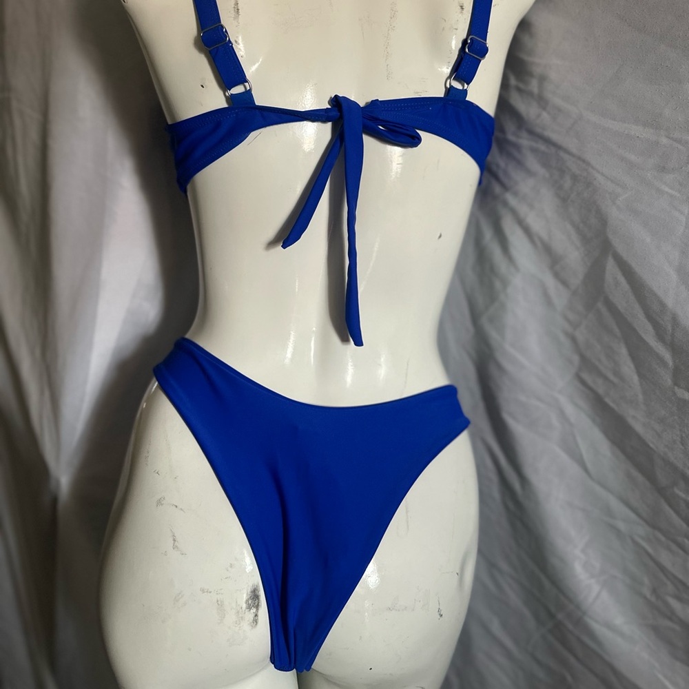 Bright blue bikini - Picture 4 of 4
